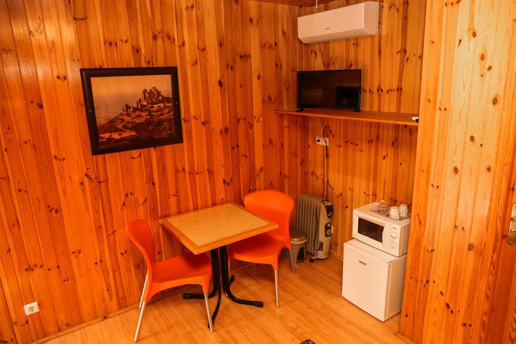 Camping Castillo De Loarre Exterior photo